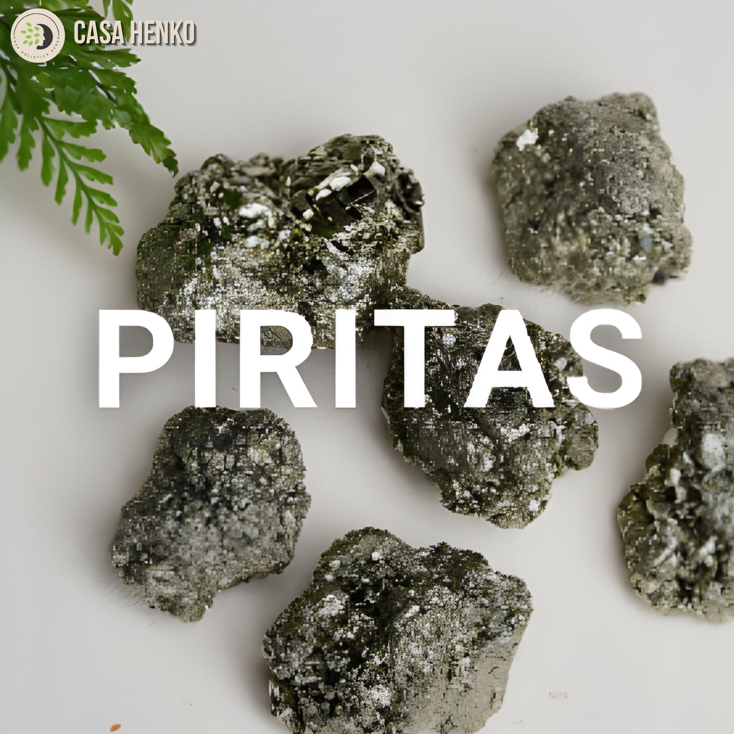 Pirita en estado natural con textura mineral brillante, piedra dorada utilizada en decoración y coleccionismo.