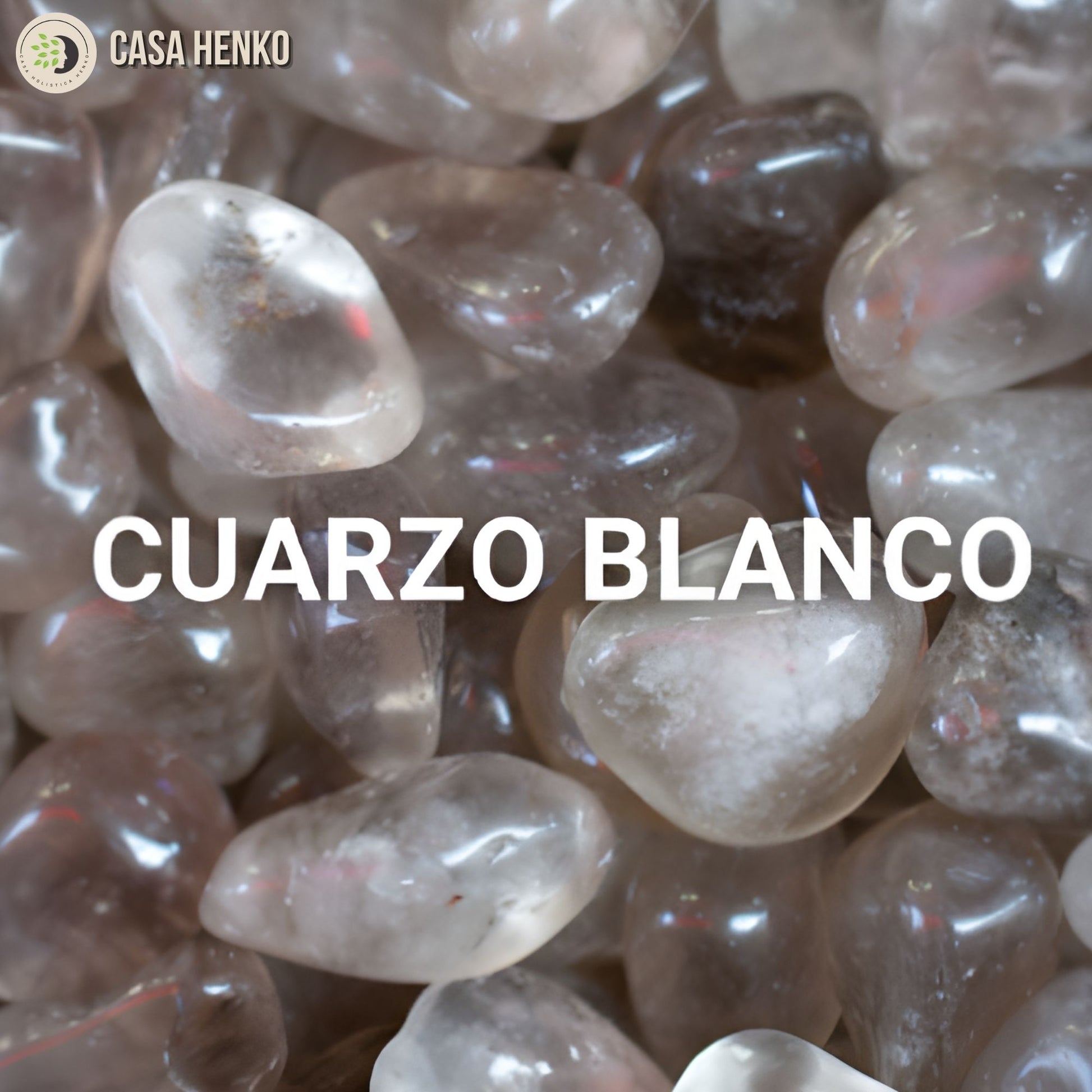Piedras pulidas de cuarzo blanco natural, cristales translúcidos utilizados en prácticas energéticas y decoración espiritual.
