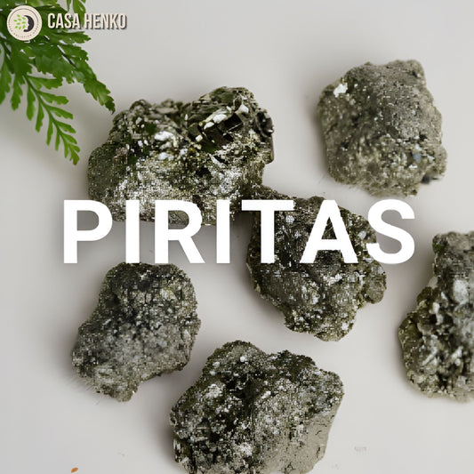 Pirita en estado natural con textura mineral brillante, piedra dorada utilizada en decoración y coleccionismo.